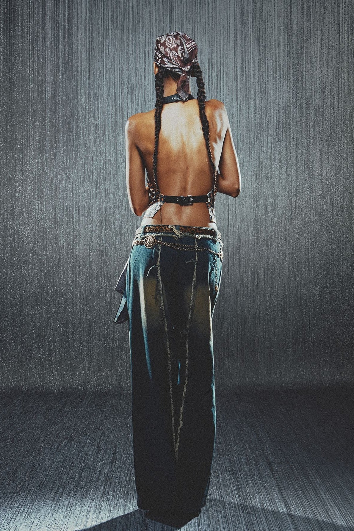 Low Rise Frayed Hem Straight Leg Jeans - Image 3
