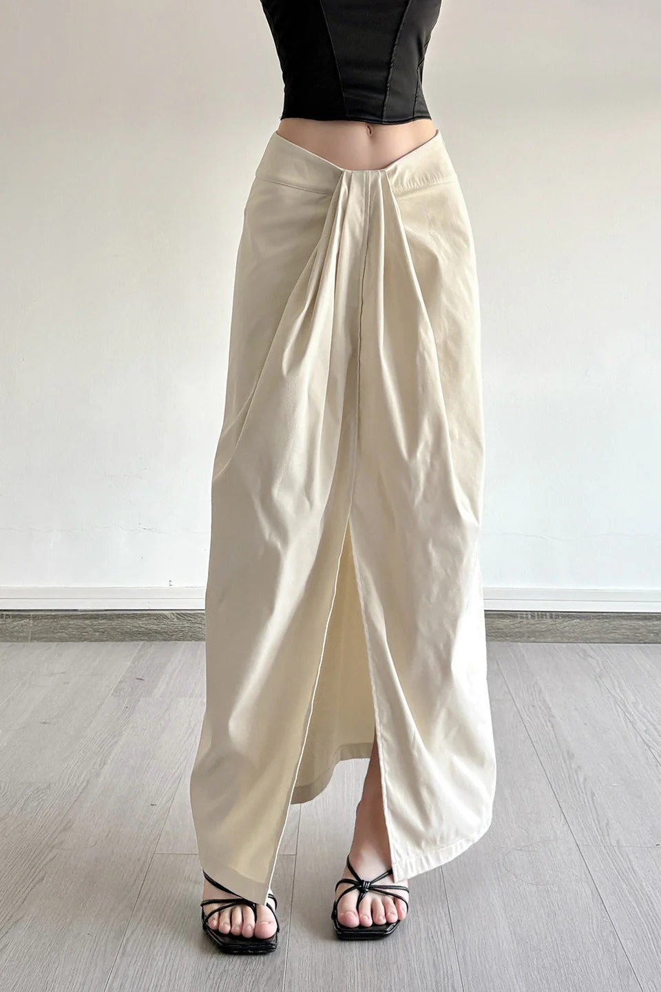 Knotted Waist Solid High-Slit Bodycon Skirt - Image 2