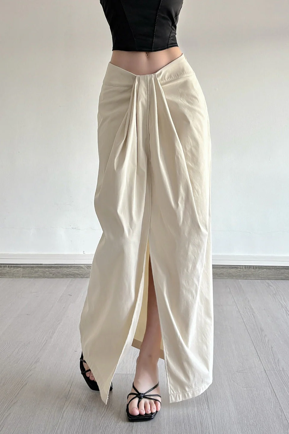 Knotted Waist Solid High-Slit Bodycon Skirt - Image 3