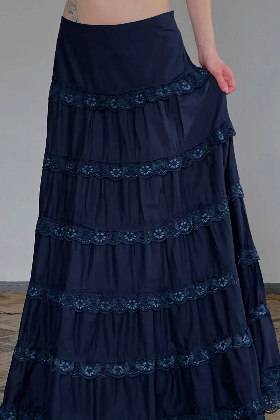 Vintage Lace Trimmed Tiered Midi Skirt - Image 3