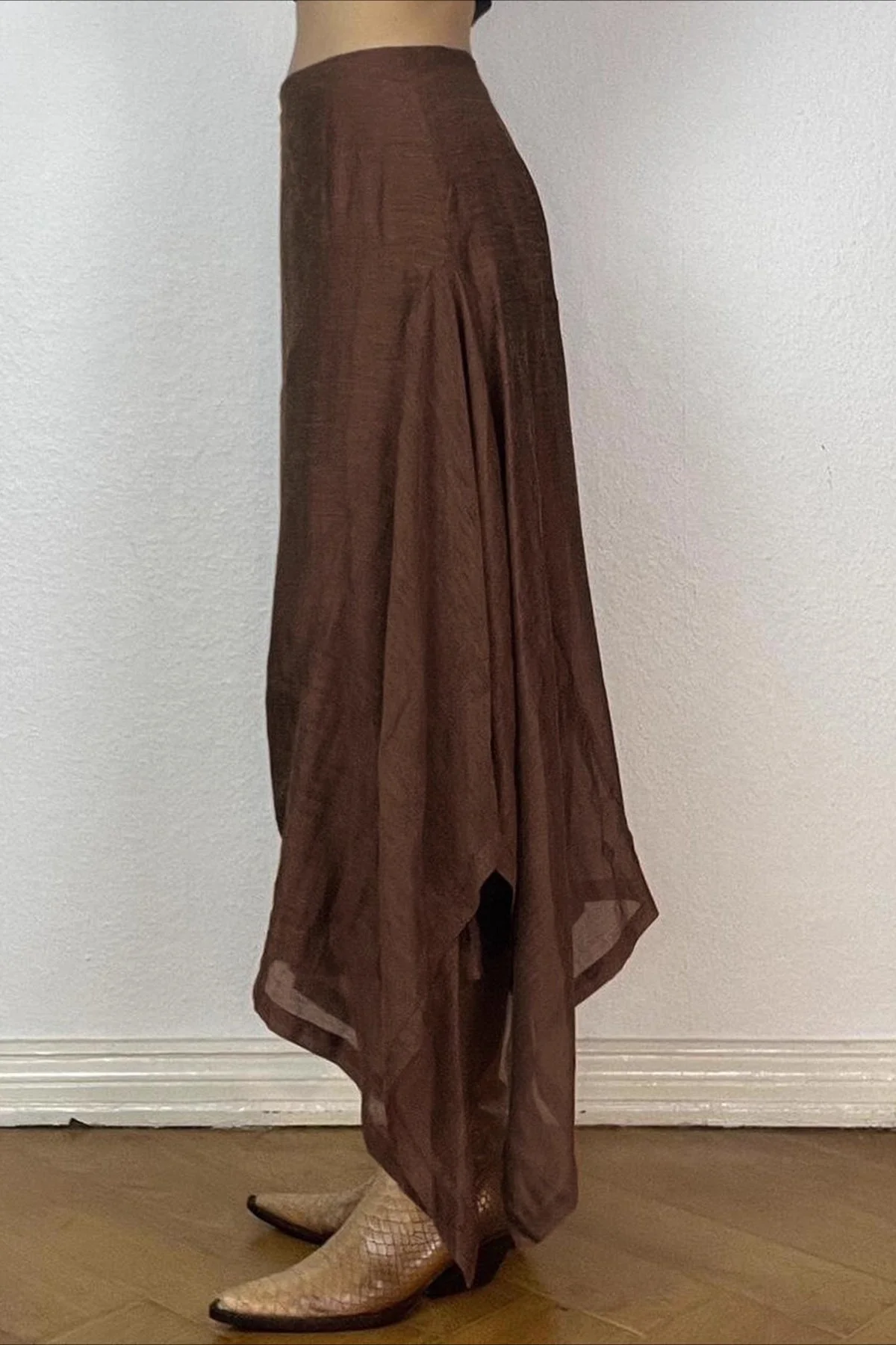 Solid Color Irregular Hem Maxi Skirt - Image 3