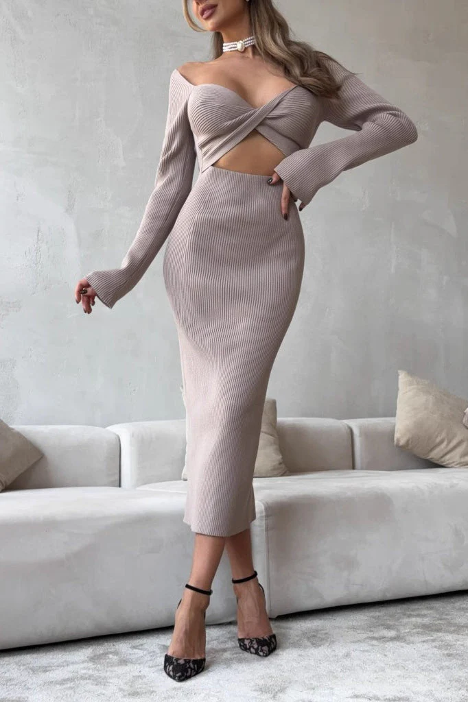 Ruched Knot Slim Fit Maxi Dress - Image 3
