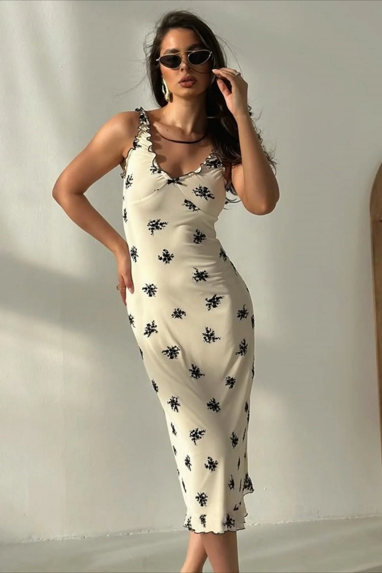V-Neck Bow-Detail Spaghetti Strap Fitted Bodycon Maxi Dress - Image 2