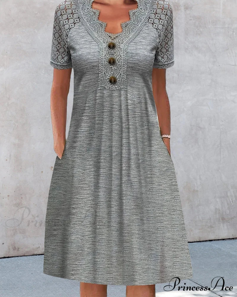Lace pocket dress in solid color - Image 4