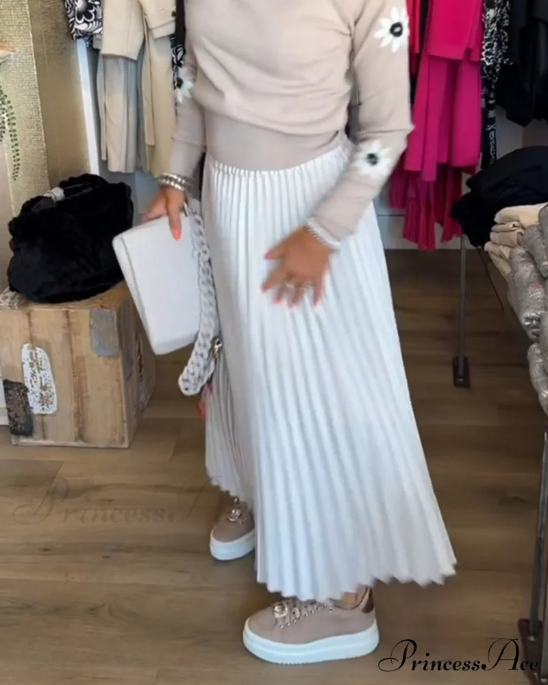 Solid color pleated dress - Image 3