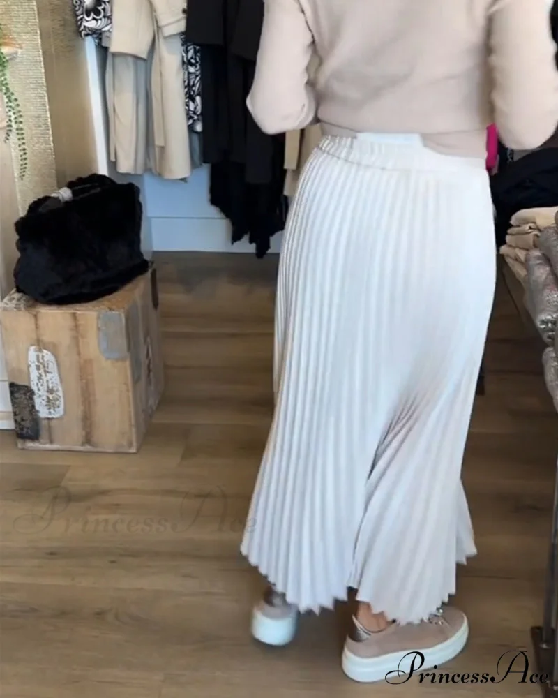 Solid color pleated dress - Image 4