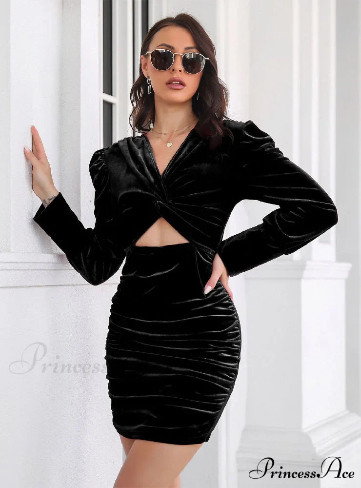 Elegant Polka Dot Dress with Long Sleeves - Image 3