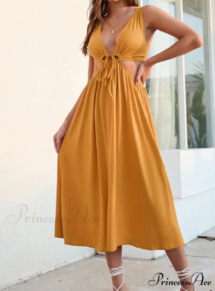 Green Halter-neck Backless Maxi Dress with Waisted Detail - Image 4