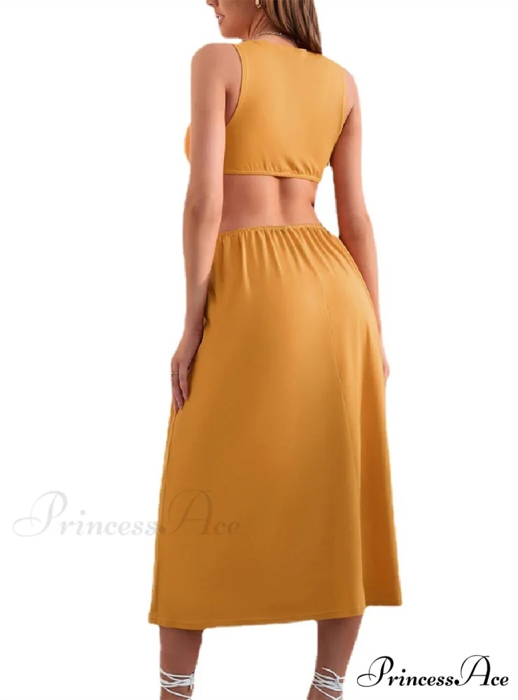 Green Halter-neck Backless Maxi Dress with Waisted Detail - Image 5