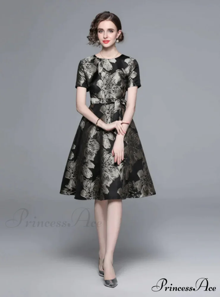 Vintage Black and Gold Print Dress with Short Sleeves - Image 2