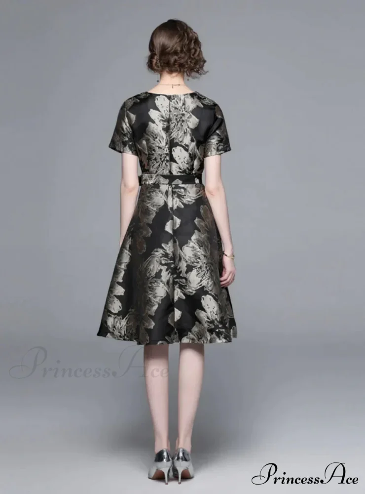 Vintage Black and Gold Print Dress with Short Sleeves - Image 3