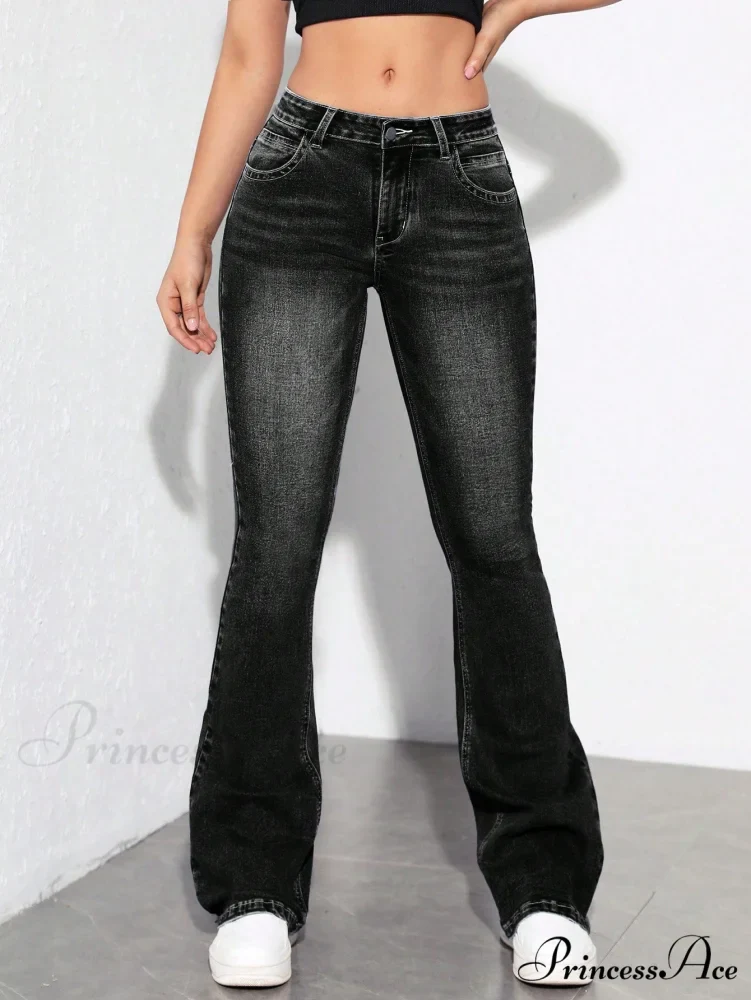 Slant Pocket Flare Leg Jeans - Image 10