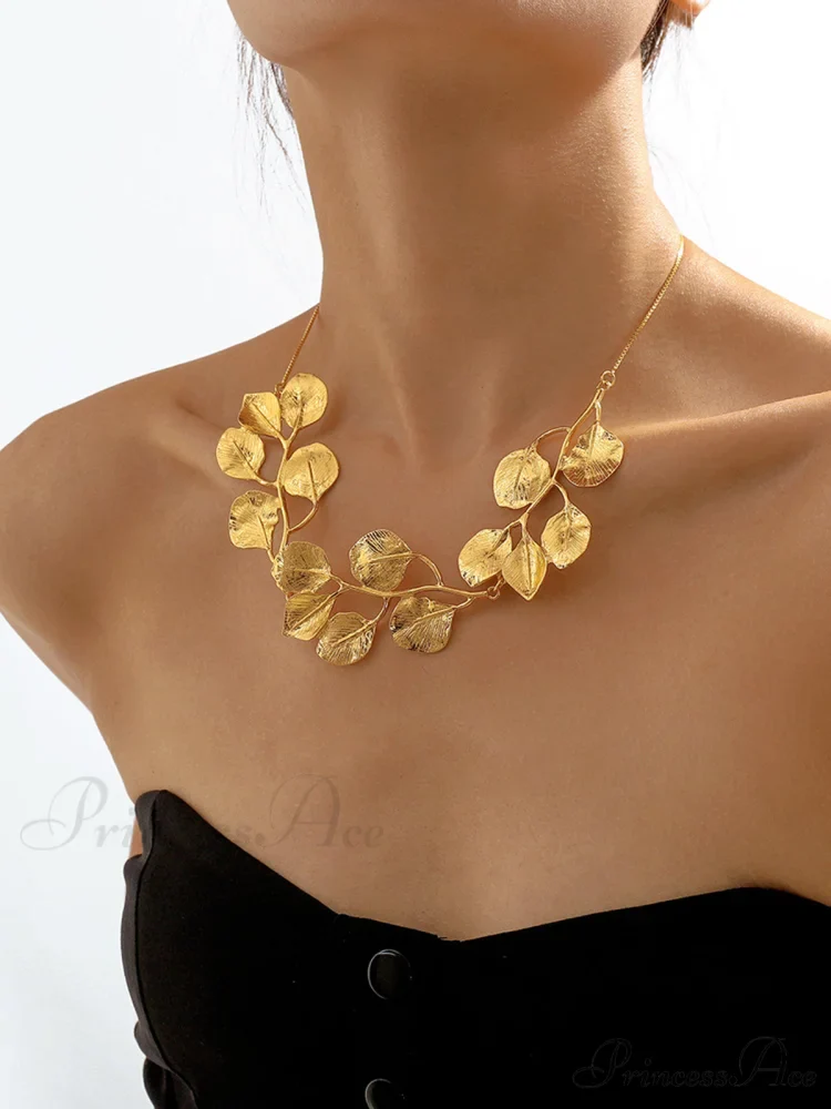 Vintage Alloy Graceful Leaf Design Necklace - Image 2