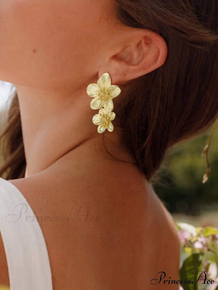 Fashionable Charming Flower-Shaped Earrings - Image 2