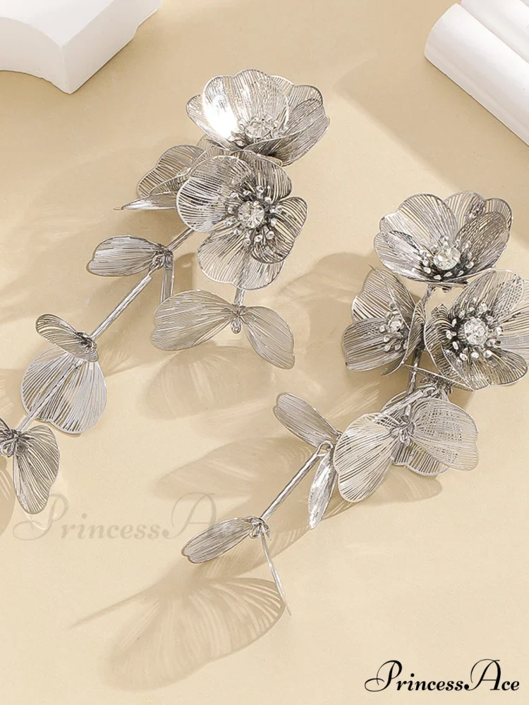 Floral Decor Graceful Fringed Earrings - Image 3