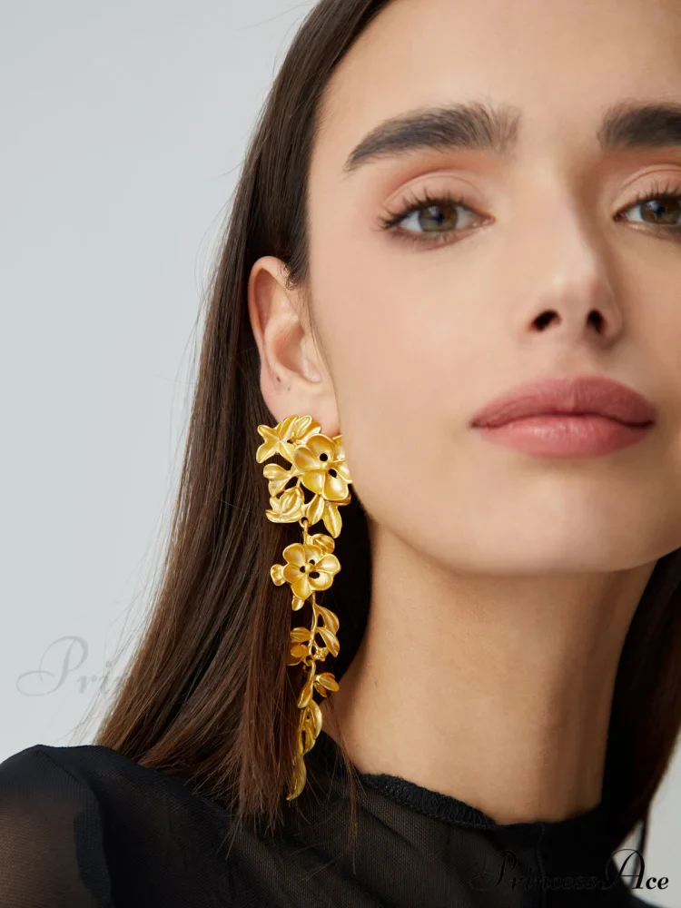 Floral Charming Fringed Earrings - Image 3