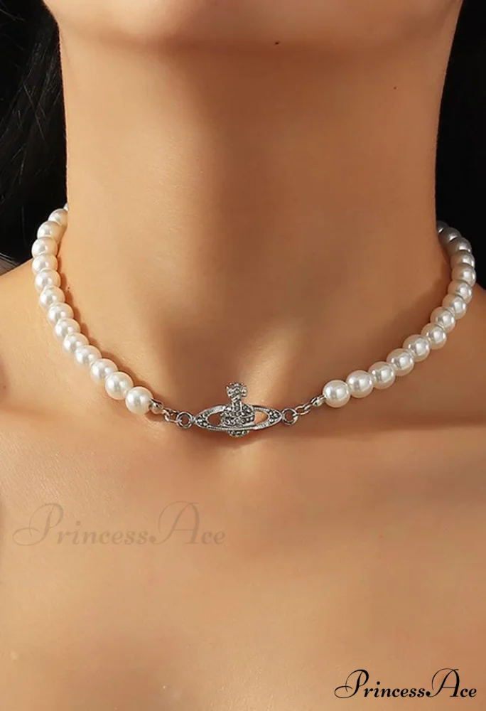 Planet Detail Graceful Faux Pearl Necklace