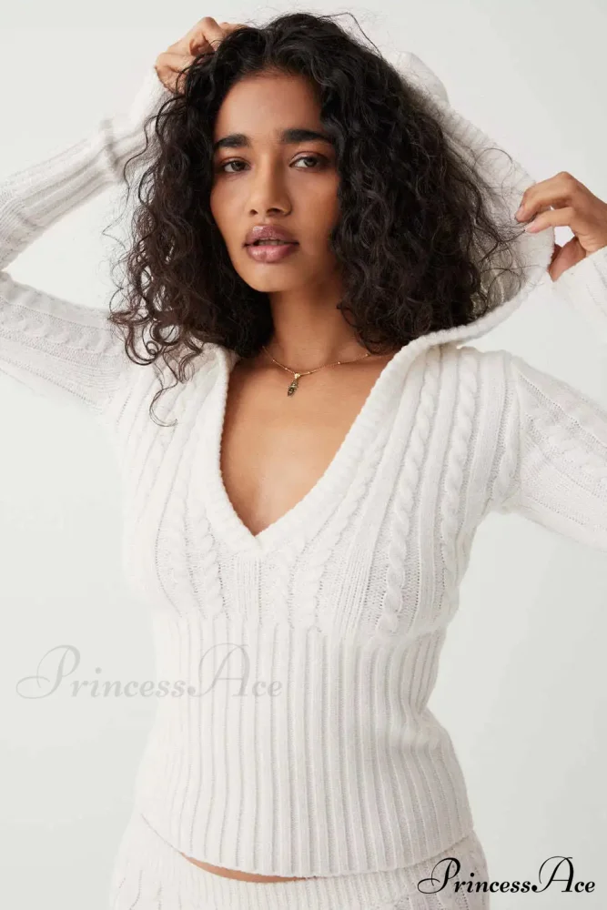 Long Sleeve Knitted V-Neck Graceful Hooded Sweater And Shorts Set - Image 6