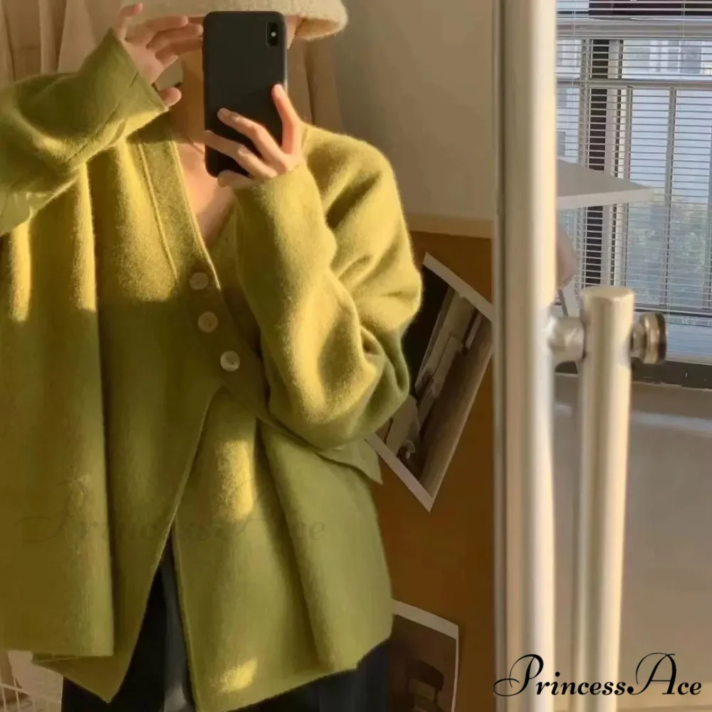 V-Neck Solid Simplicity Office Lady Autumn Knit Cardigan
V-Neck Stable Minimalist Professional Woman Fall Knit Cardigan - Image 8