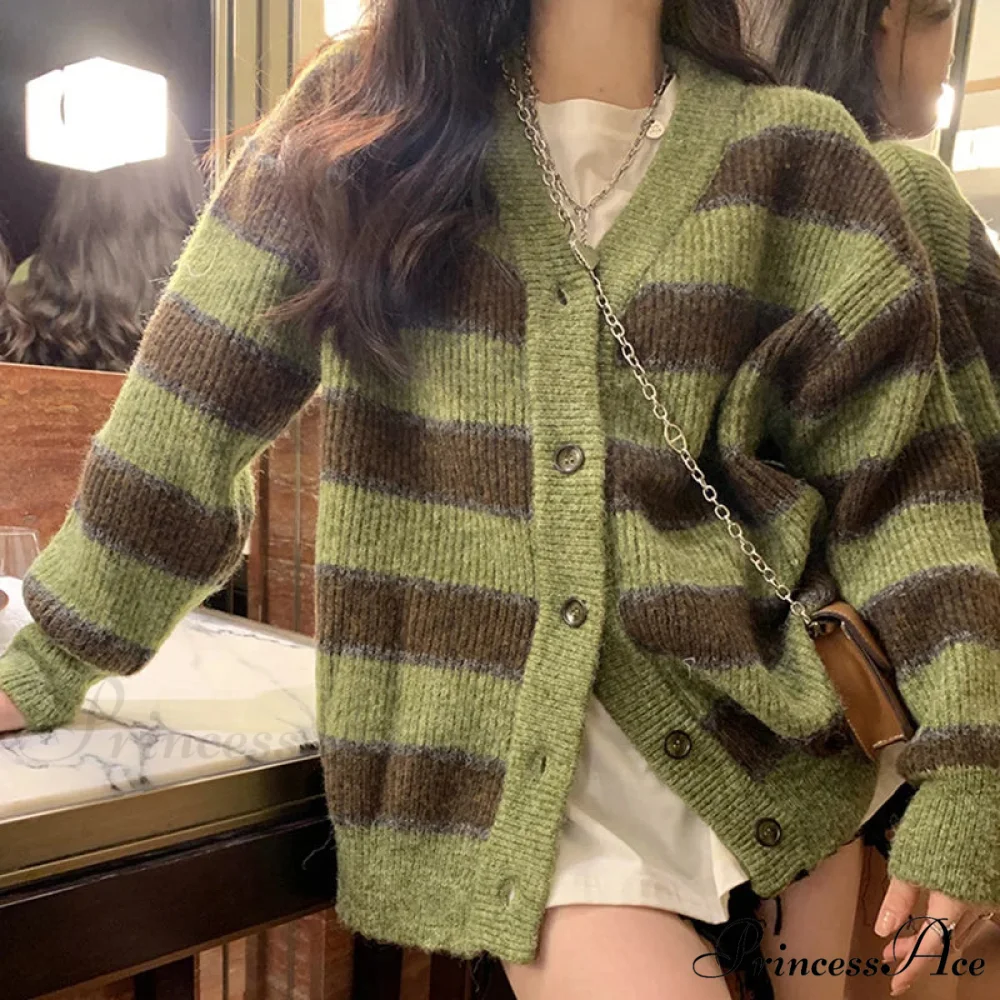 Vintage Emerald Line V-Neck Solitary Buttoned Cardigan - Image 2