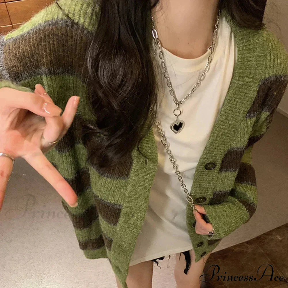 Vintage Emerald Line V-Neck Solitary Buttoned Cardigan - Image 3
