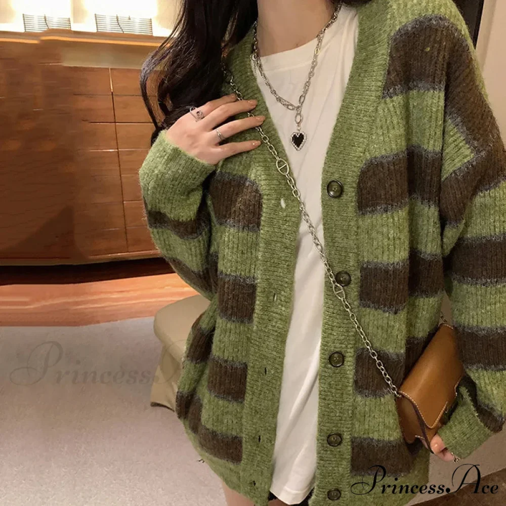 Vintage Emerald Line V-Neck Solitary Buttoned Cardigan - Image 6