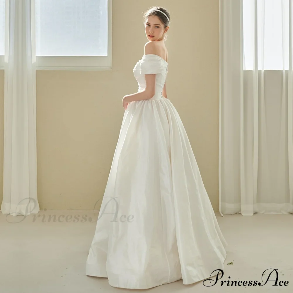Vintage Wedding Gown with Off-the-Shoulder Design - Image 2