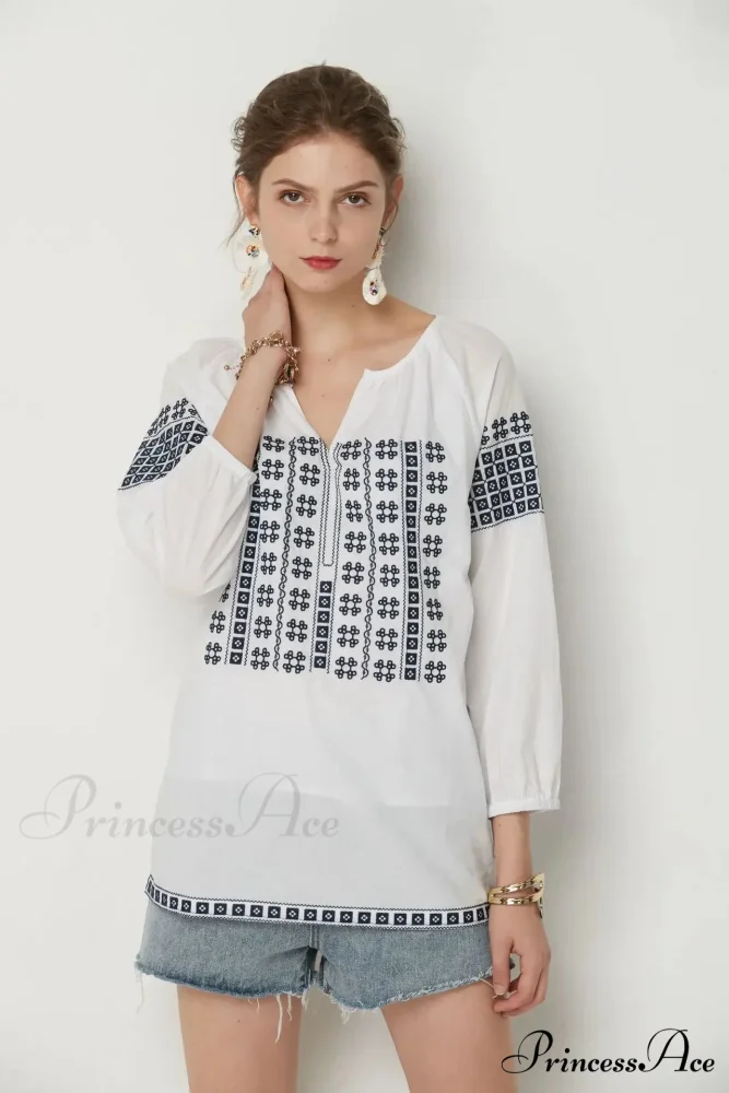 White Cotton Embroidery V-Neck Loose Pullover Boho Blouse

Modified Title: Ivory Cotton Stitching V-Neck Baggy Jumper Bohemian Top - Image 3
