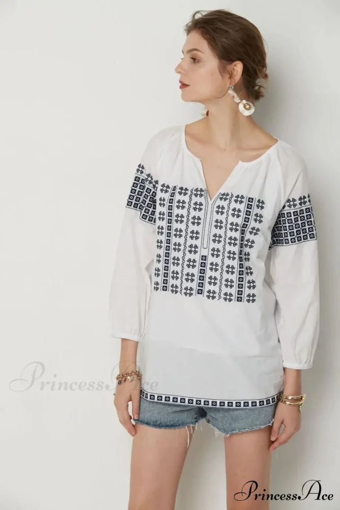 White Cotton Embroidery V-Neck Loose Pullover Boho Blouse

Modified Title: Ivory Cotton Stitching V-Neck Baggy Jumper Bohemian Top - Image 4