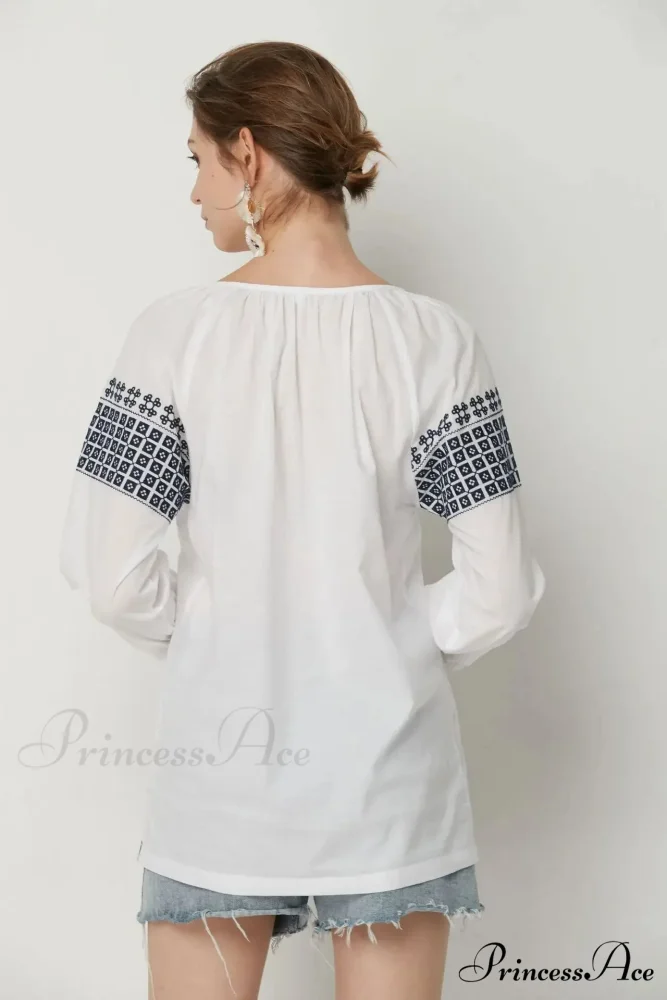 White Cotton Embroidery V-Neck Loose Pullover Boho Blouse

Modified Title: Ivory Cotton Stitching V-Neck Baggy Jumper Bohemian Top - Image 5