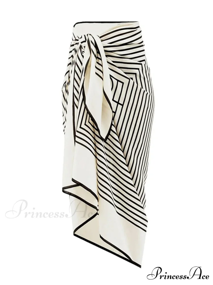 White Cut-out Fashionable Swimsuit One Piece - Image 5