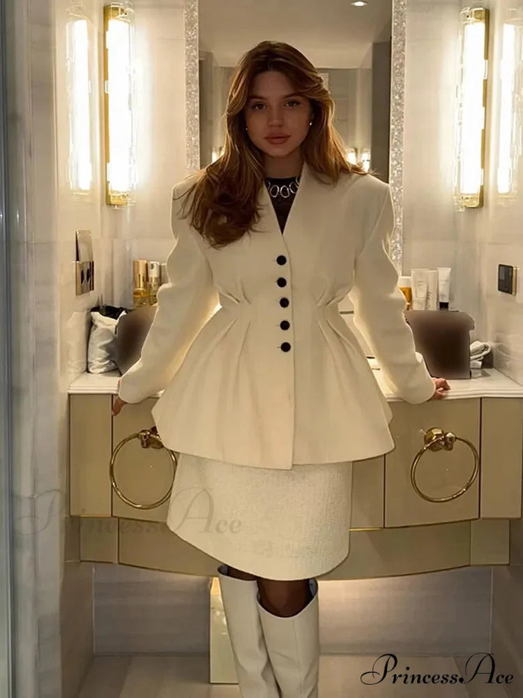 White Deep-neck Folded A-shaped Coat - Image 3
