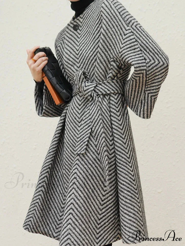Zigzag Woolen Scarves A-Line Overcoat - Image 5